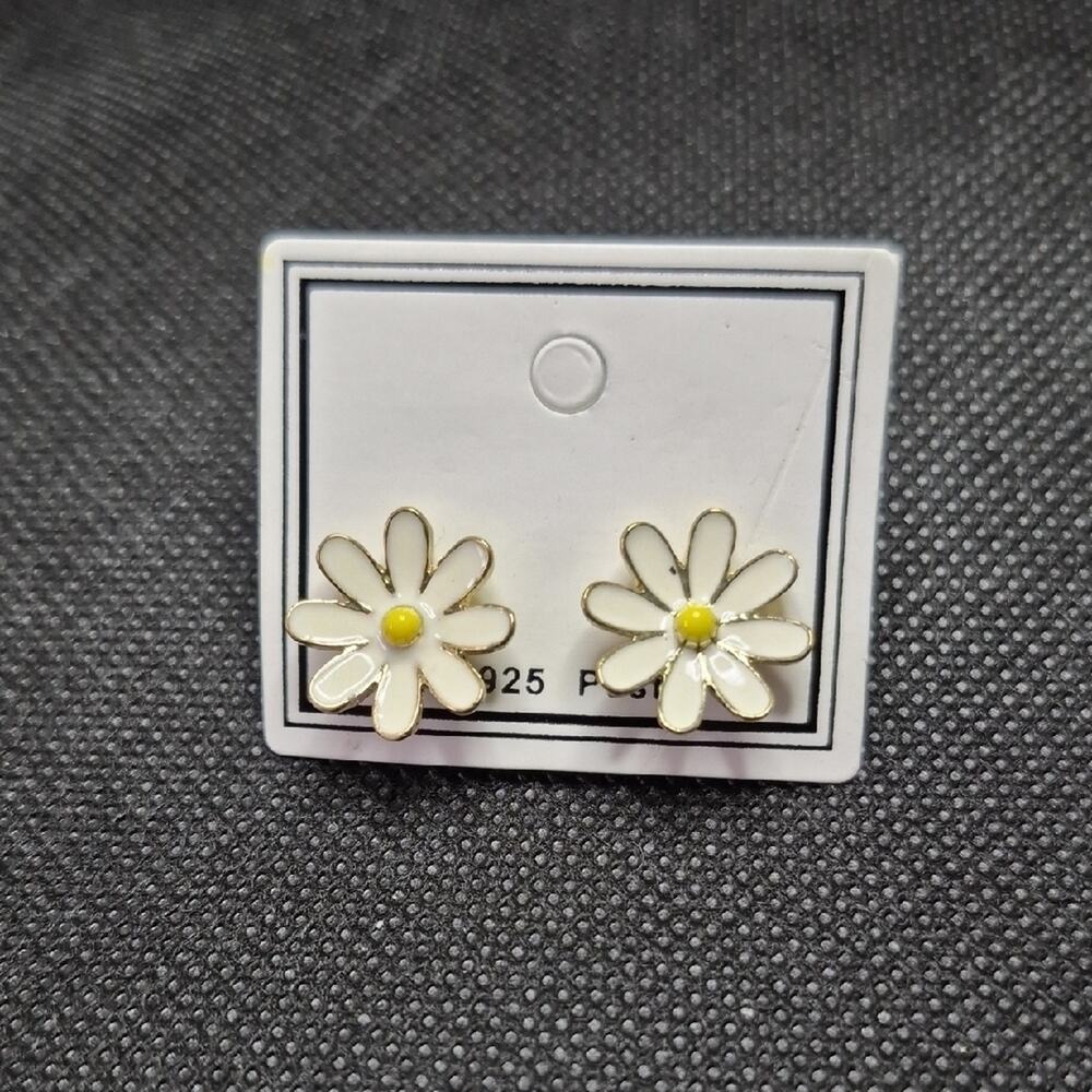 Daisy Flower Earrings Cream Yellow Small Casual Spring Summer Fashion Costume